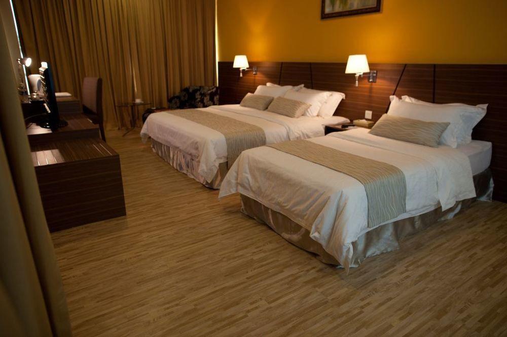 Pine Tree Hotel Batu Pahat Ngoại thất bức ảnh