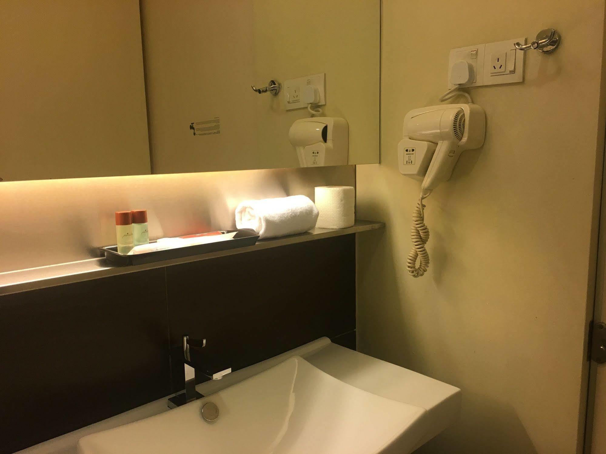 Pine Tree Hotel Batu Pahat Ngoại thất bức ảnh