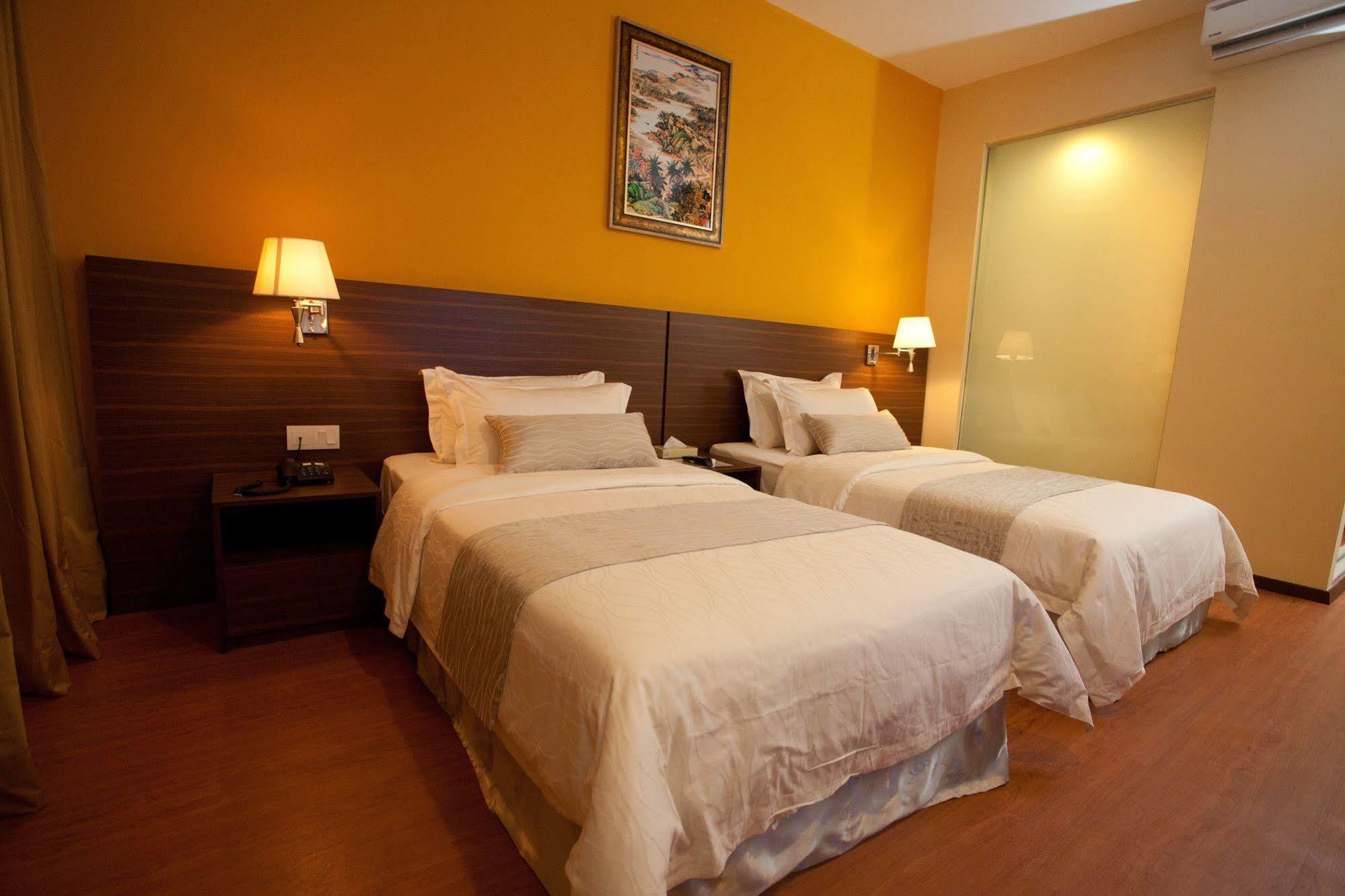 Pine Tree Hotel Batu Pahat Ngoại thất bức ảnh