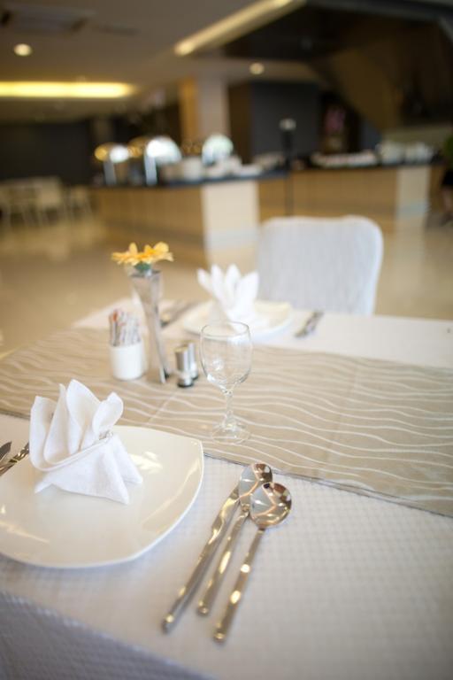 Pine Tree Hotel Batu Pahat Ngoại thất bức ảnh